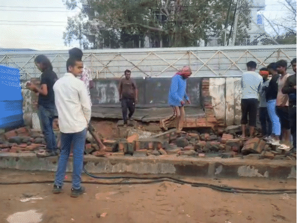 भिवाड़ी: निर्माणाधीन प्लांट में पानी की टंकी ढही, तीन मासूम भाई-बहनों की मौत; तीन घायल