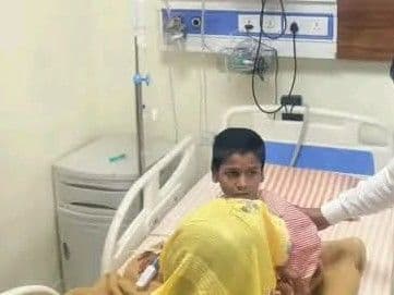 दरभंगा: स्कूल में 5वीं के छात्र की बेरहमी से पिटाई, शिक्षक पर कार्रवाई की मांग को लेकर सड़क पर उतरे ग्रामीण