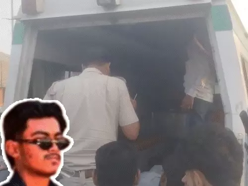 जयपुर हाईवे पर ट्रेलर ने बाइक सवार किशोर को कुचला, चालक फरार हुआ