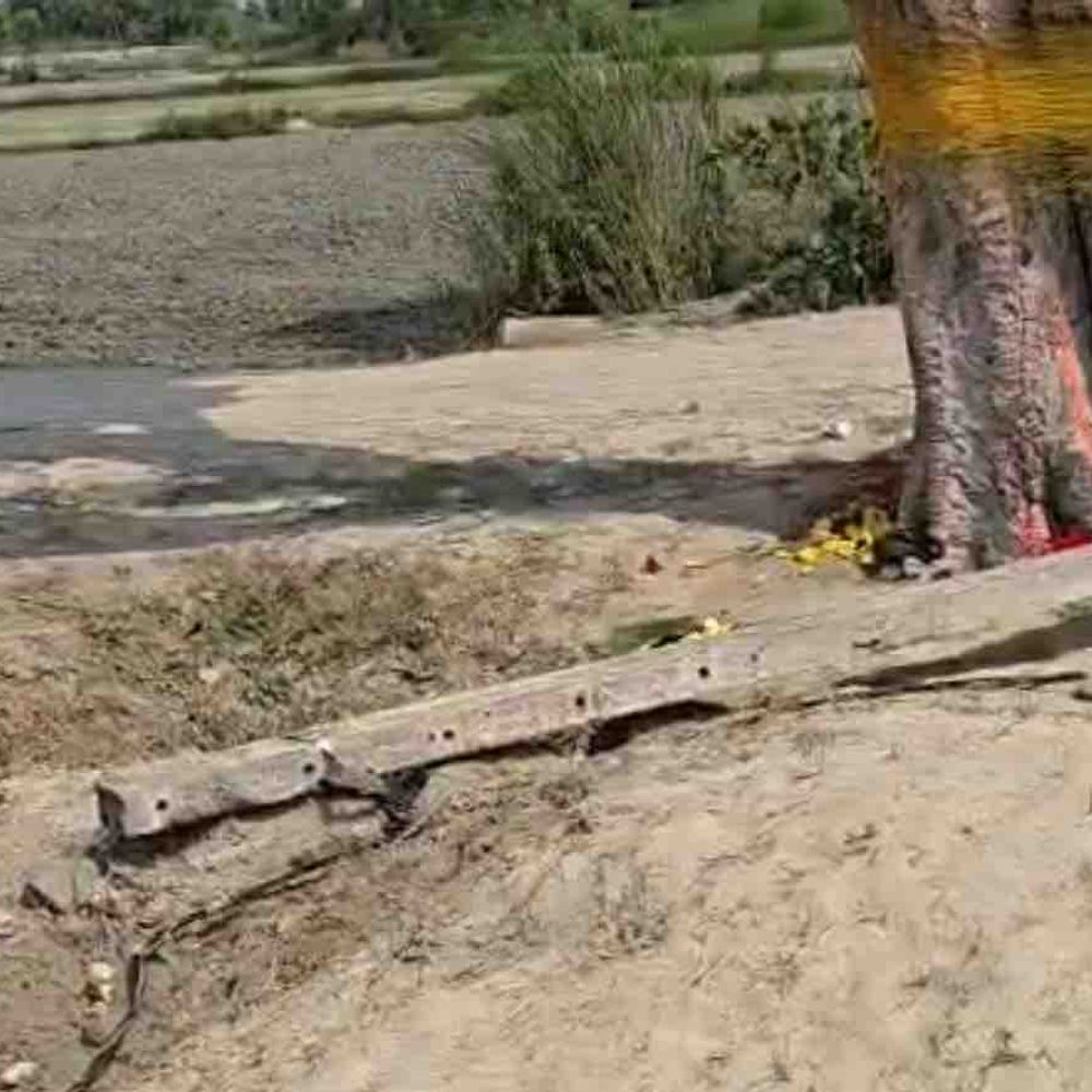 मोतिहारी: सोमवती अमावस्या की पूजा के दौरान महिलाओं पर गिरा बिजली का पोल, तीन घायल