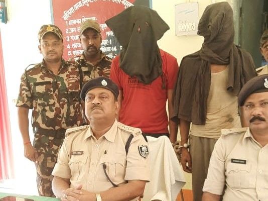 बेगूसराय: पुलिस पर पिस्टल तानने वाले कुख्यात भाई गिरफ्तार, वीडियो वायरल होने पर डीएसपी ने दी सफाई