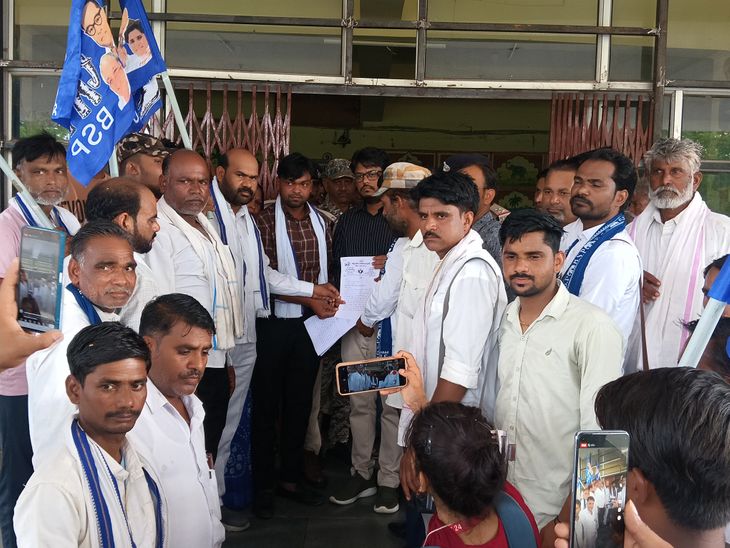 श्योपुर में गलत इलाज से मौत का मामला: बसपा ने किया कलेक्ट्रेट का घेराव, 50 लाख मुआवजे की मांग