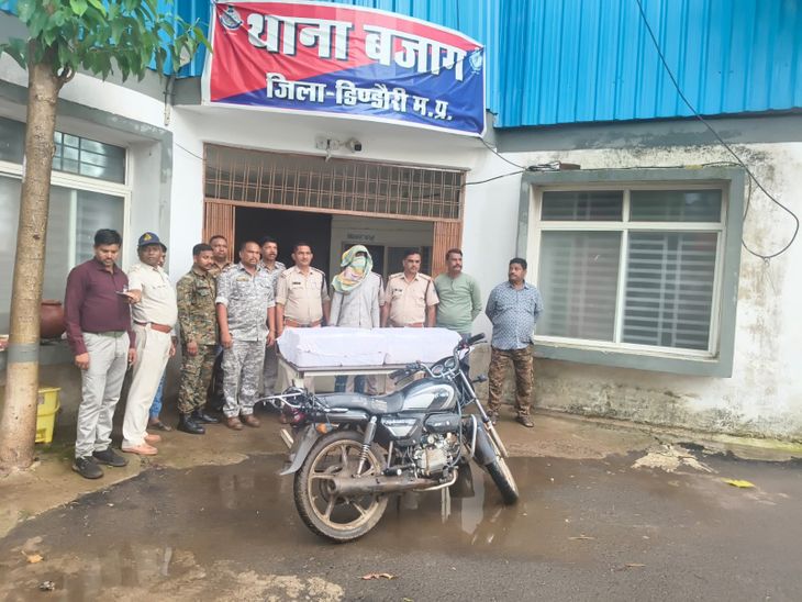 डिंडौरी: पुलिस ने 80 किलो गांजे के साथ तस्कर को दबोचा, बिना नंबर की बाइक से हो रही थी तस्करी