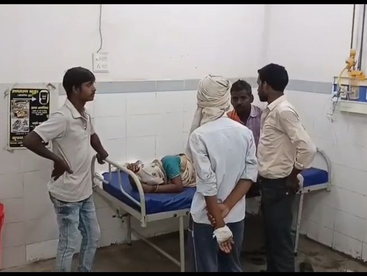 एटा में दर्दनाक हादसा: बेटे का शव देखने जा रहे पिता और रिश्तेदारों की ई-रिक्शा को बोलेरो ने मारी टक्कर, 7 घायल
