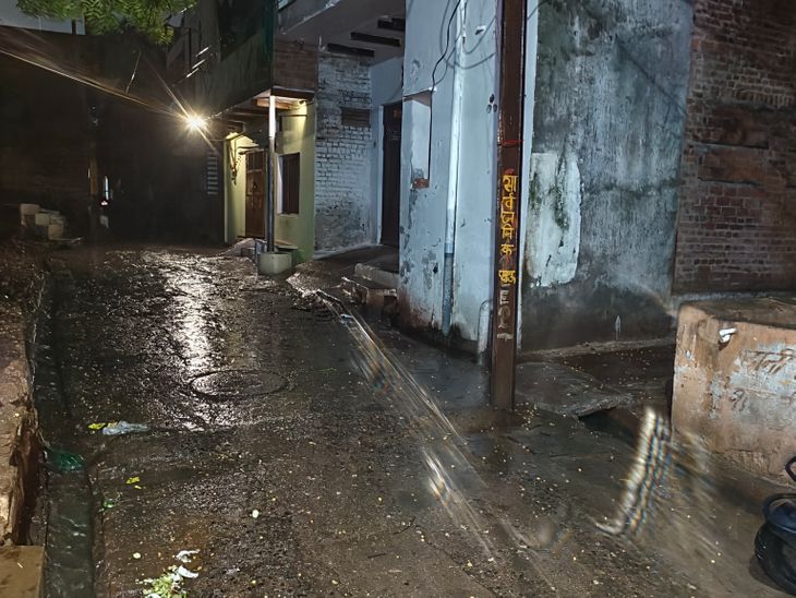 दतिया में मौसम का दोहरा मिजाज: भीषण उमस के बाद शाम को झमाझम बारिश से मिली राहत