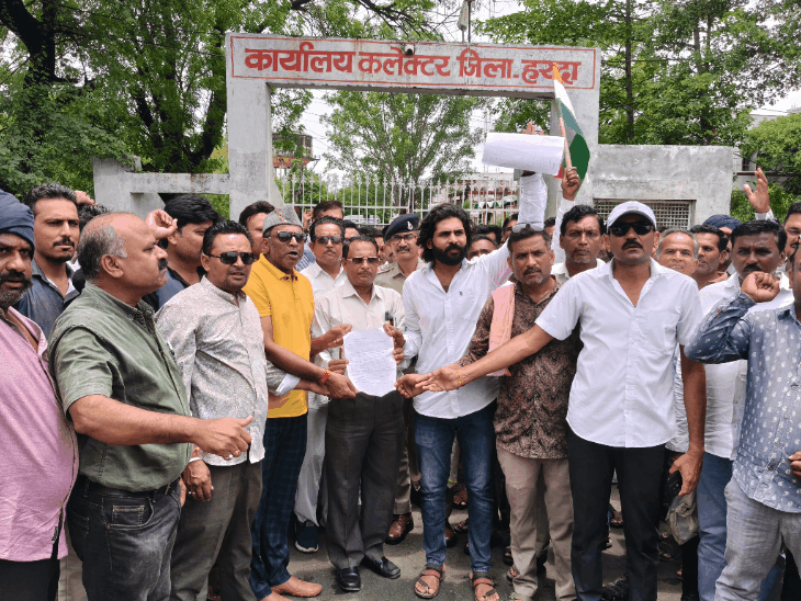 हरदा में मूंग किसानों का हल्ला बोल: शत-प्रतिशत खरीदी और केंद्रों की संख्या बढ़ाने की मांग पर अड़े अन्नदाता