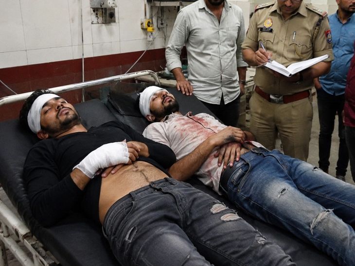 मेरठ: मामूली सड़क हादसे के बाद दो भाइयों पर जानलेवा हमला, 12 युवकों ने पीट-पीटकर किया अधमरा