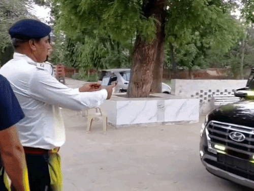 सिरसा: डॉक्टर की लग्जरी क्रेटा गाड़ी पर पुलिस की बड़ी कार्रवाई, 22 हजार का जुर्माना और वाहन जब्त