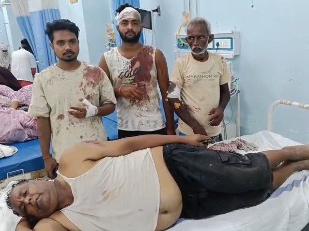गोपालगंज में रास्ते के विवाद ने पकड़ा तूल, दो गुटों में खूनी संघर्ष के बाद 7 लोग अस्पताल में भर्ती
