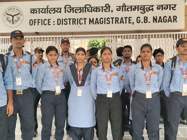 ग्रेटर नोएडा: सुरक्षा गार्डों का फूटा गुस्सा, 13 घंटे की ड्यूटी और महीनों से वेतन न मिलने पर डीएम से लगाई गुहार