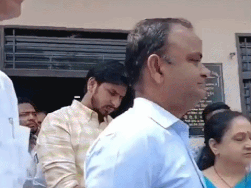 फरीदाबाद: सेक्टर-56 डंपिंग यार्ड के खिलाफ फूटा लोगों का गुस्सा, निगम प्रशासन को दिया 7 दिन का अल्टीमेटम