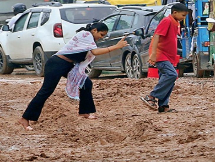 ग्वालियर में महज 10 मिमी बारिश ने खोली नगर निगम के दावों की पोल, फायर ब्रिगेड स्टेशन हुआ जलमग्न