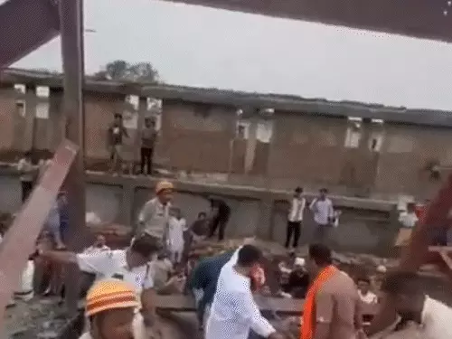 कोलकाता में बड़ा हादसा: निर्माणाधीन गोदाम की छत गिरने से 5 की मौत, 50 से ज्यादा लोगों के फंसे होने की आशंका